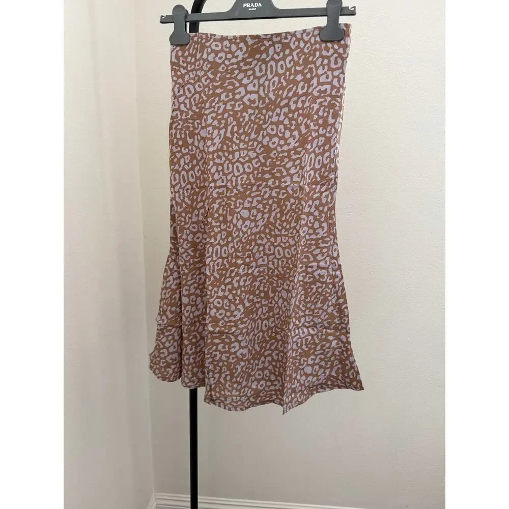 $45 New motel knee length Taupe leopard print skirt M